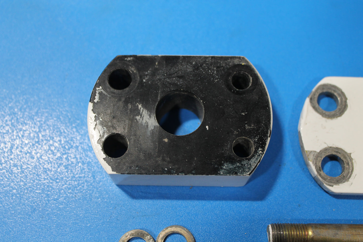 MLG Axle Shim, Plate and bolts - C-GAYF