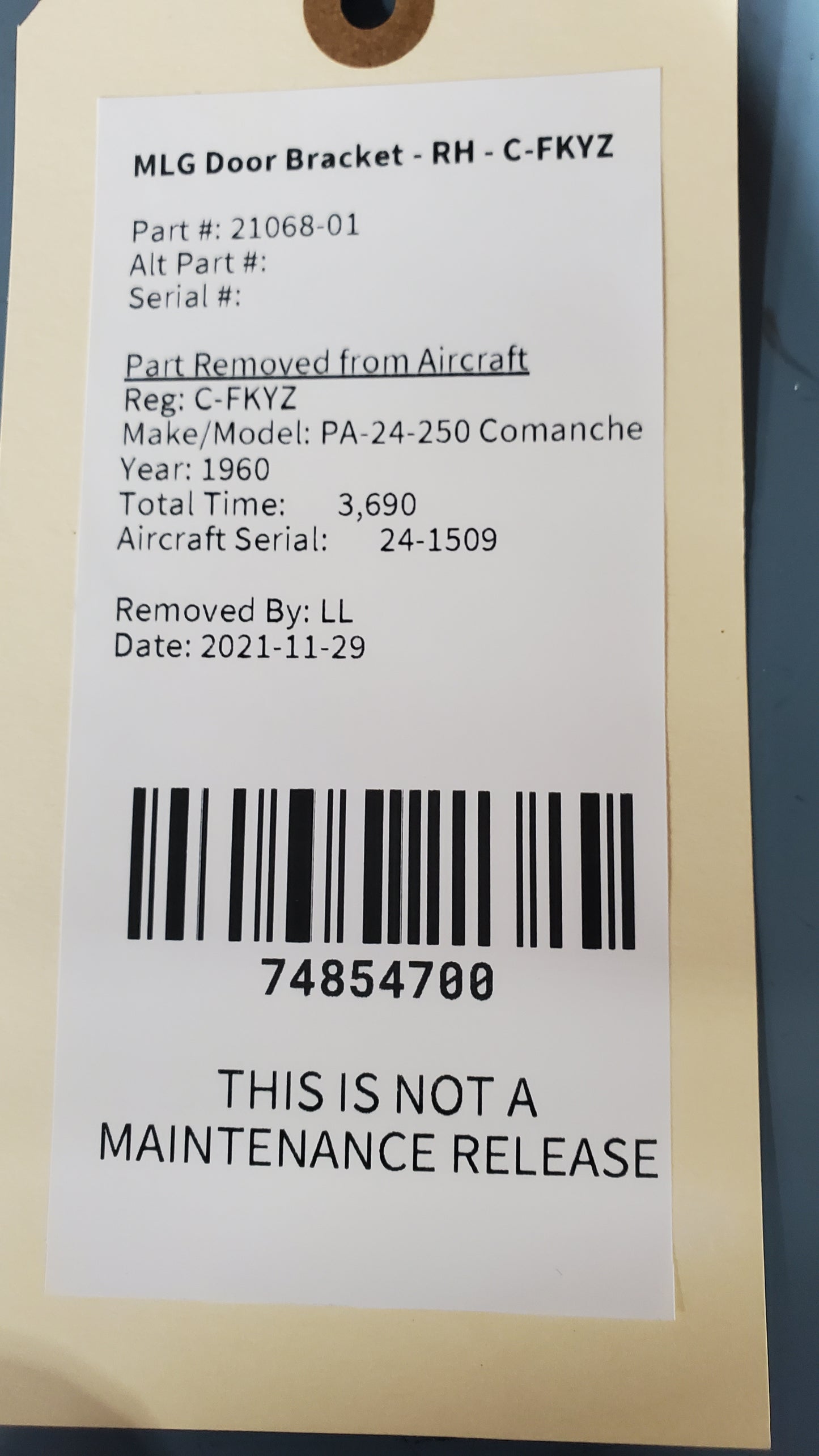 MLG Door Bracket - RH - Piper - C-FKYZ