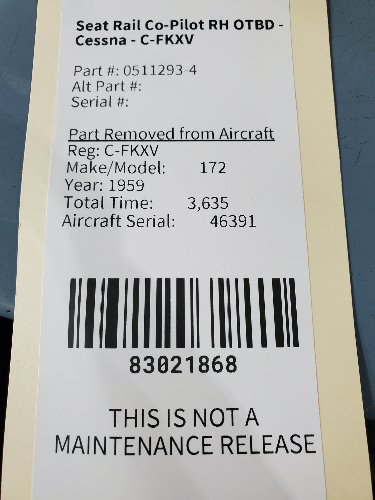 Seat Rail Co-Pilot RH OTBD - Cessna - C-FKXV