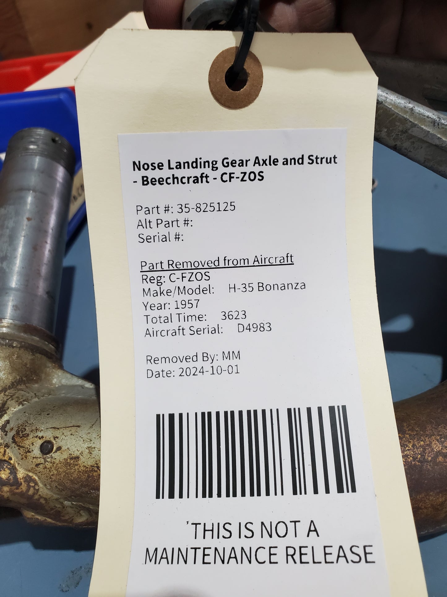 Nose Landing Gear Axle and Strut - Beechcraft - CF-ZOS