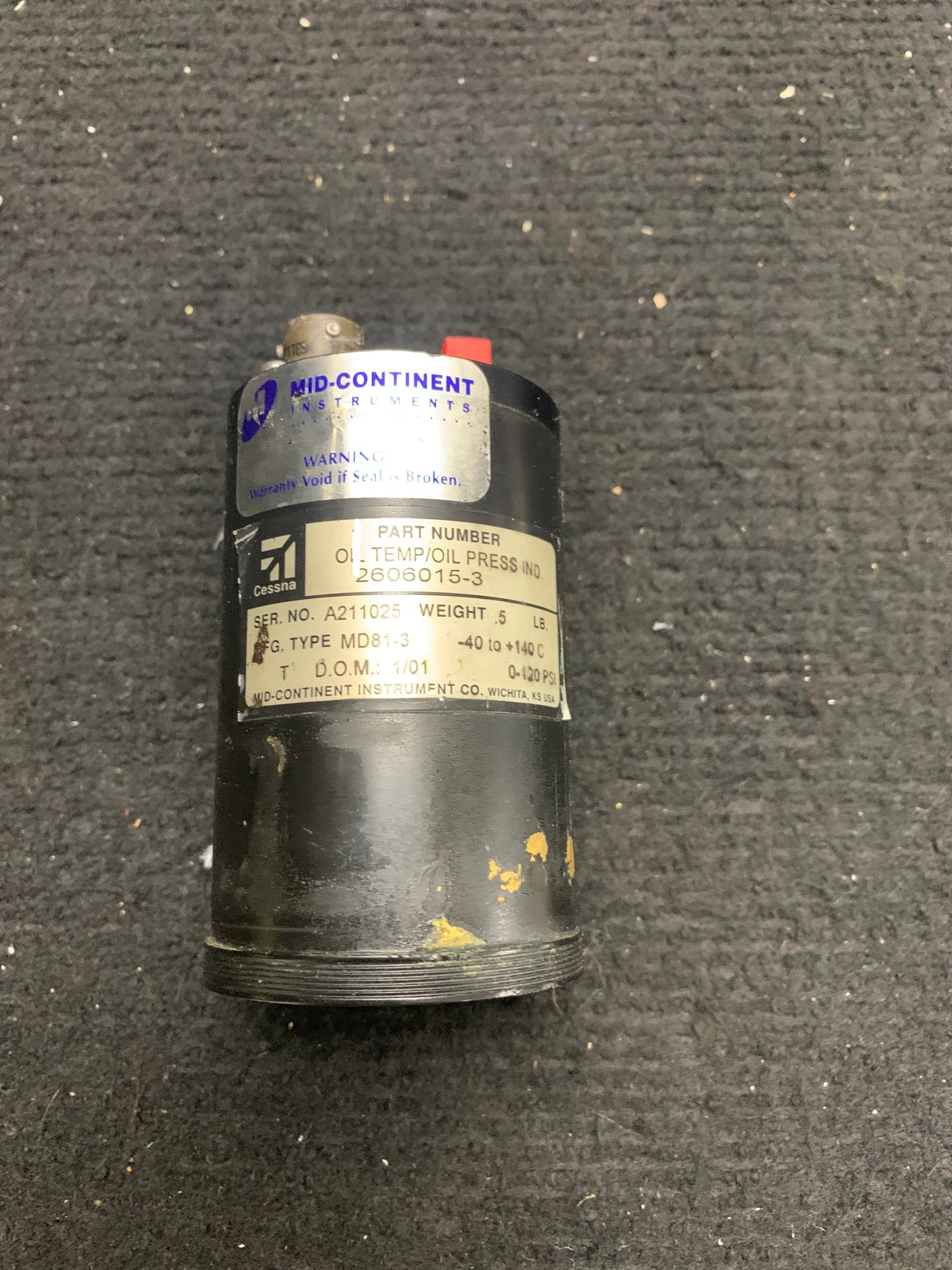 Oil Temp / Oil Pressure Indicator - Cessna - 5H-NWA