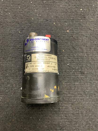 Oil Temp / Oil Pressure Indicator - Cessna - 5H-NWA