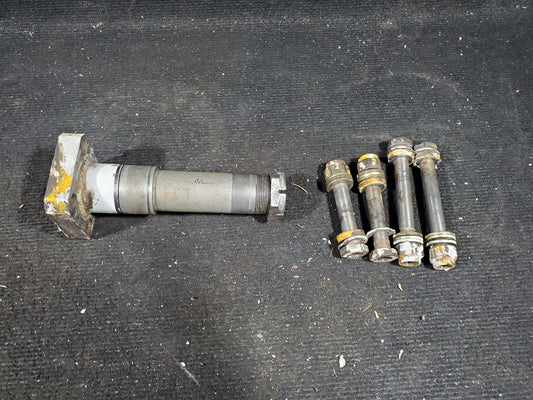 Main Landing Gear Axle - Cessna - 5Y-BUC