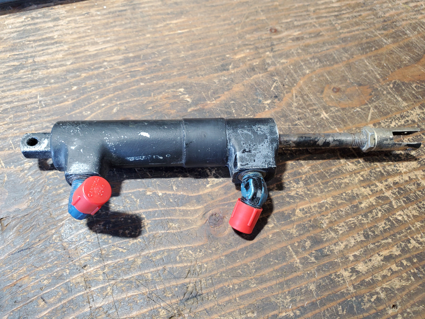 Brake Master Cylinder - Beechcraft - C-FBPO