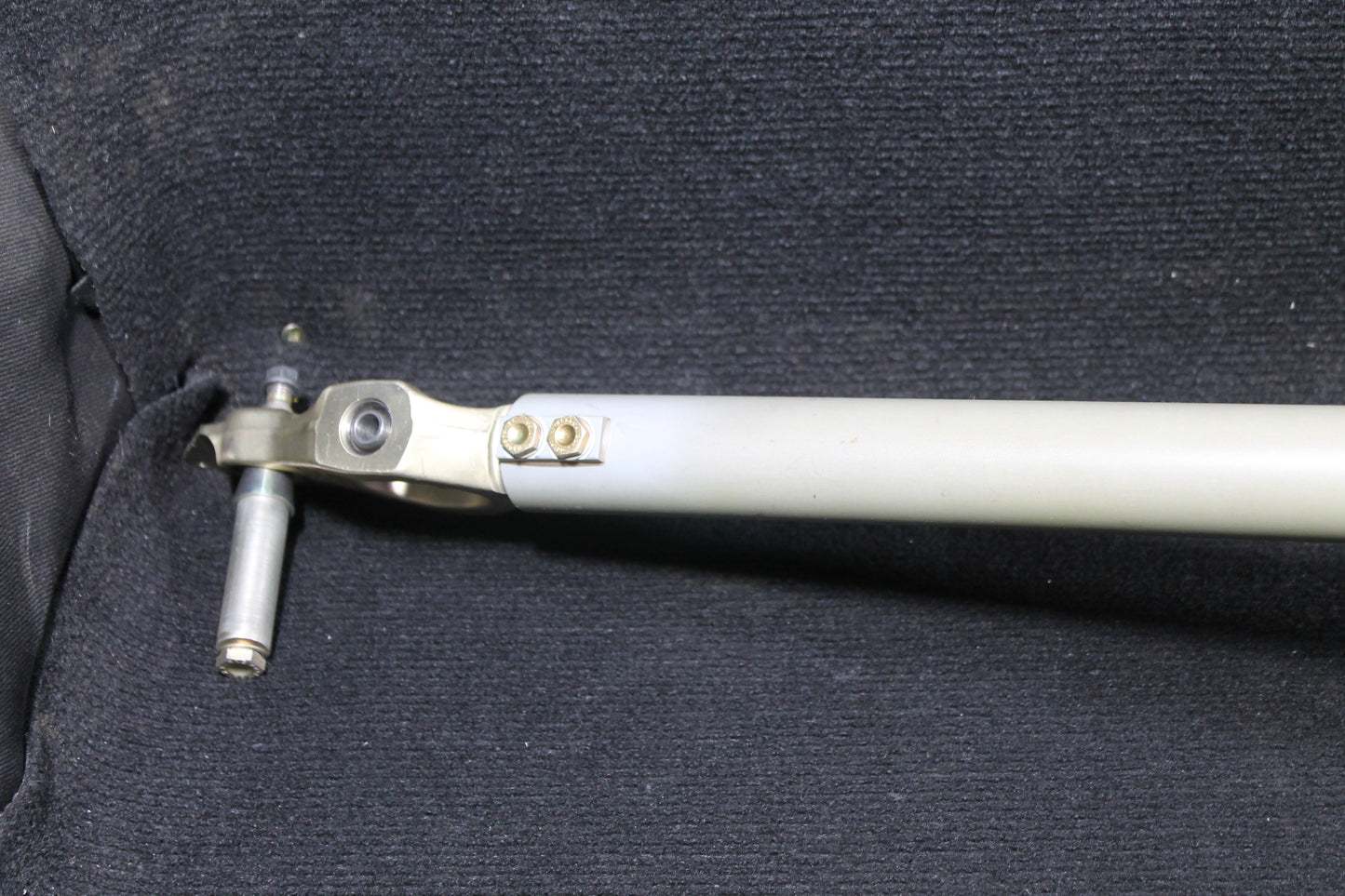 Main Rotor Control Torque Tube with Pivot - Robinson - C-GFYD