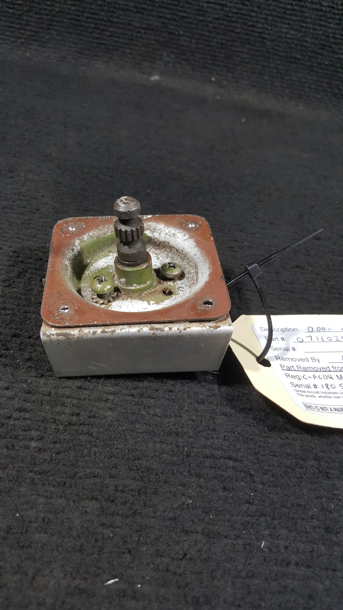 Door Latch Shaft Assembly - RH - Cessna - C-FCDQ