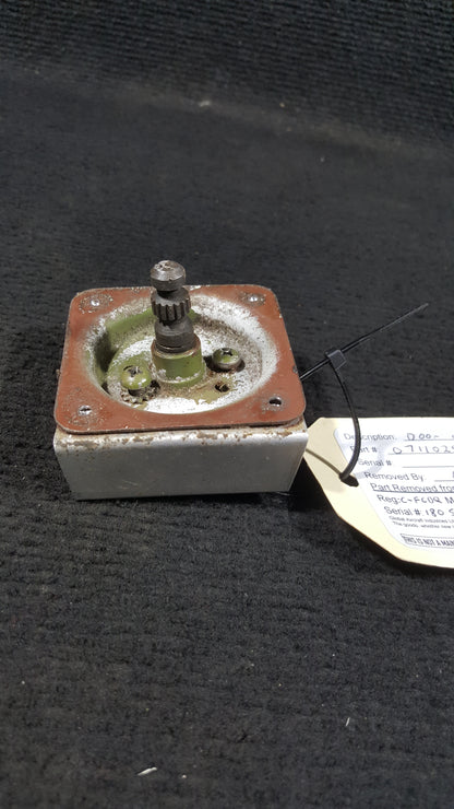 Door Latch Shaft Assembly - RH - Cessna - C-FCDQ