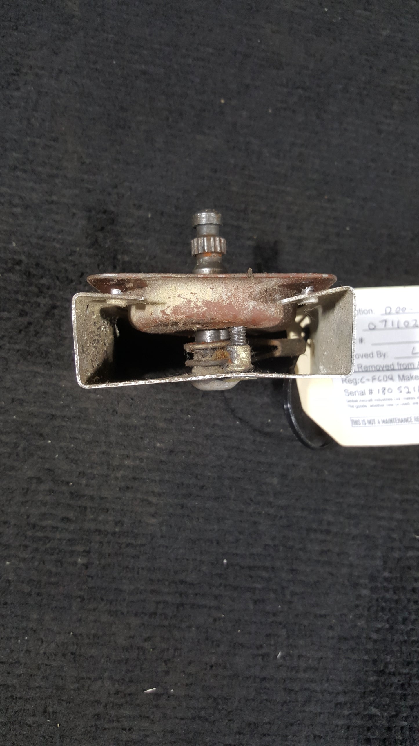 Door Latch Shaft Assembly - RH - Cessna - C-FCDQ