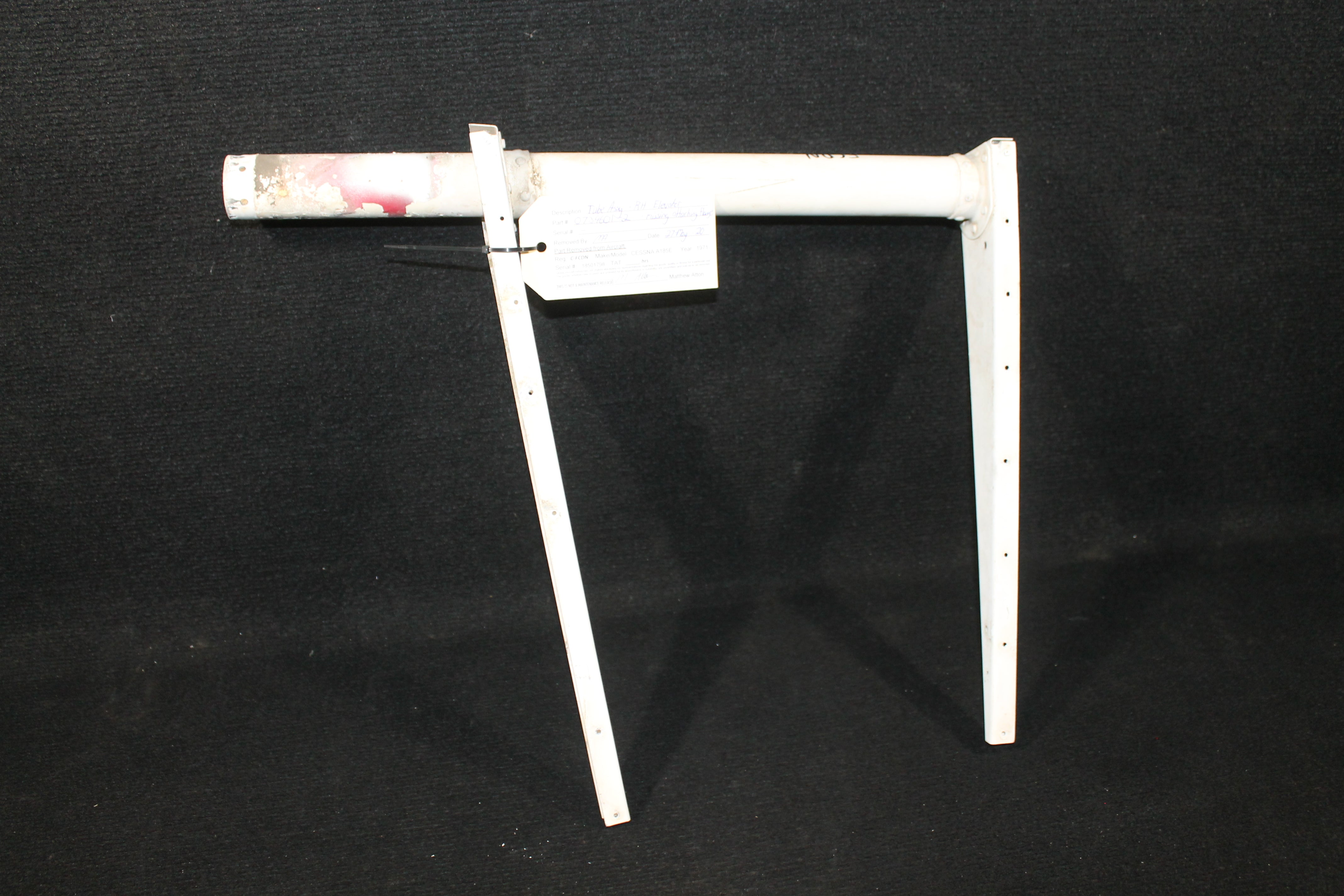 Elevator Torque Tube Assembly RH - Cessna - C-FCDN – Global Aircraft ...