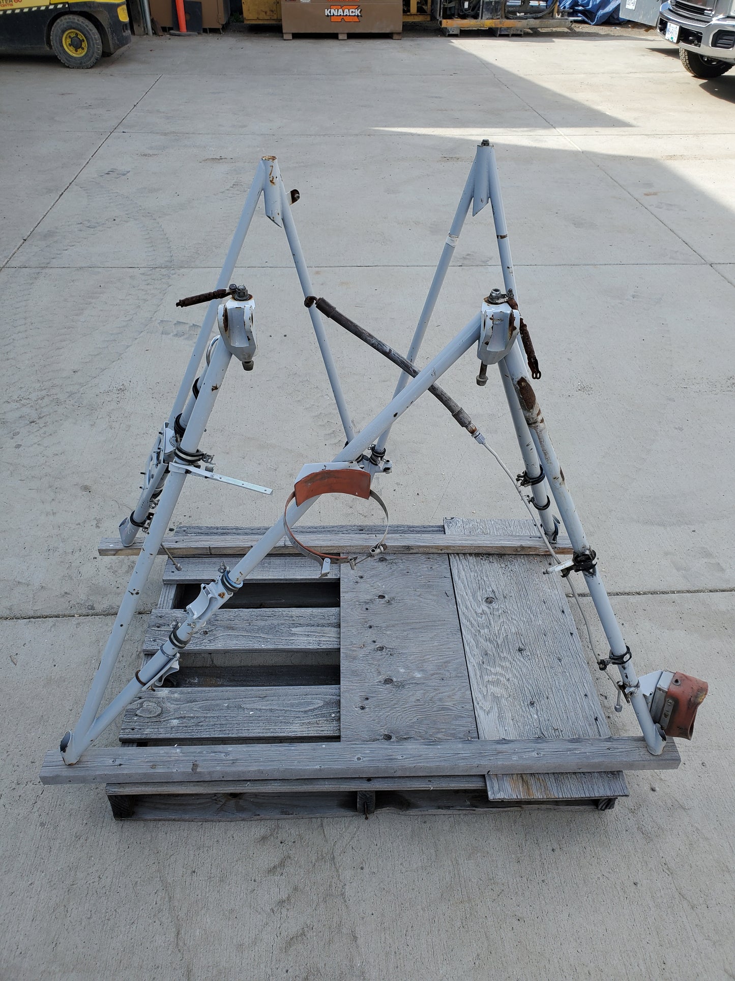 Engine Mount Assy - 5Y-BUC