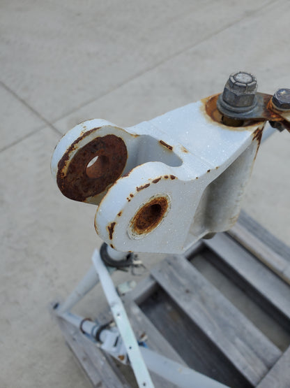 Engine Mount Assy - 5Y-BUC