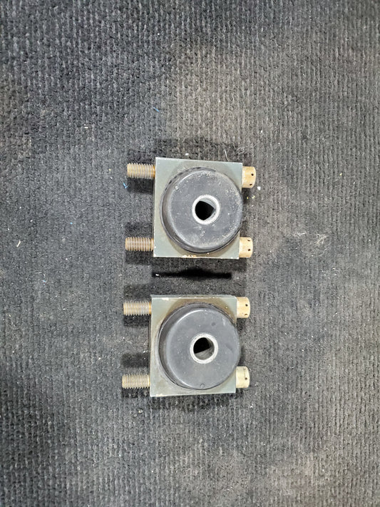 Engine Mounts Forward - Robinson - C-GFYD