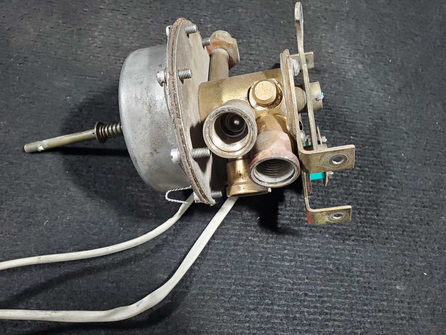 Fuel Selector Valve Assy (RH) - Cessna - C-FSYN