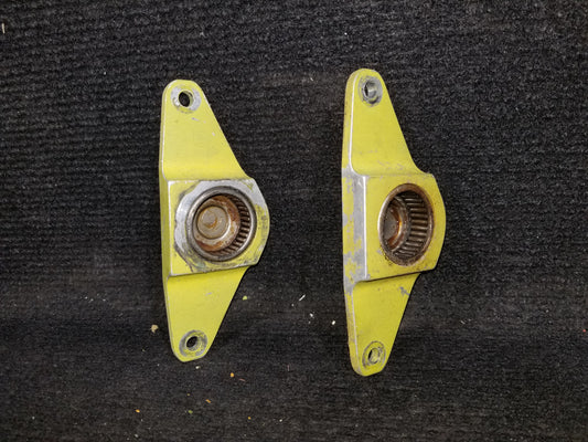 Gear Retracting Tube Bracket - Piper - C-GHJG