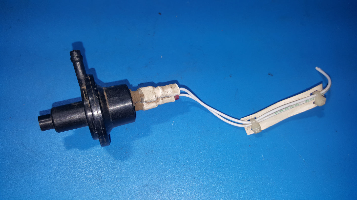 Switch - Low Vacuum - Cessna - 5Y-BUC