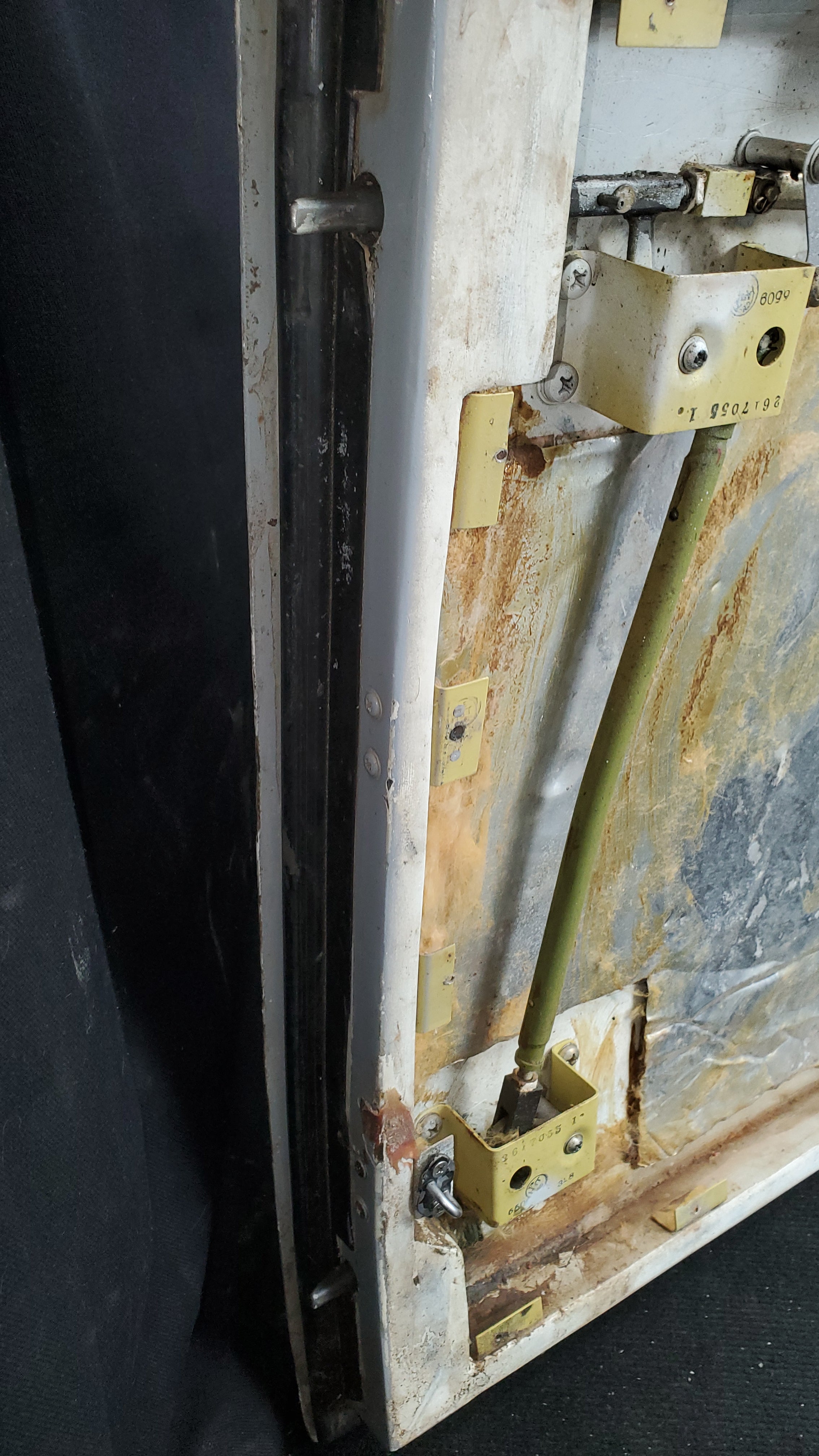 Cargo Door Assy - Lower - Cessna 208B Caravan - 5Y-RNA – Global