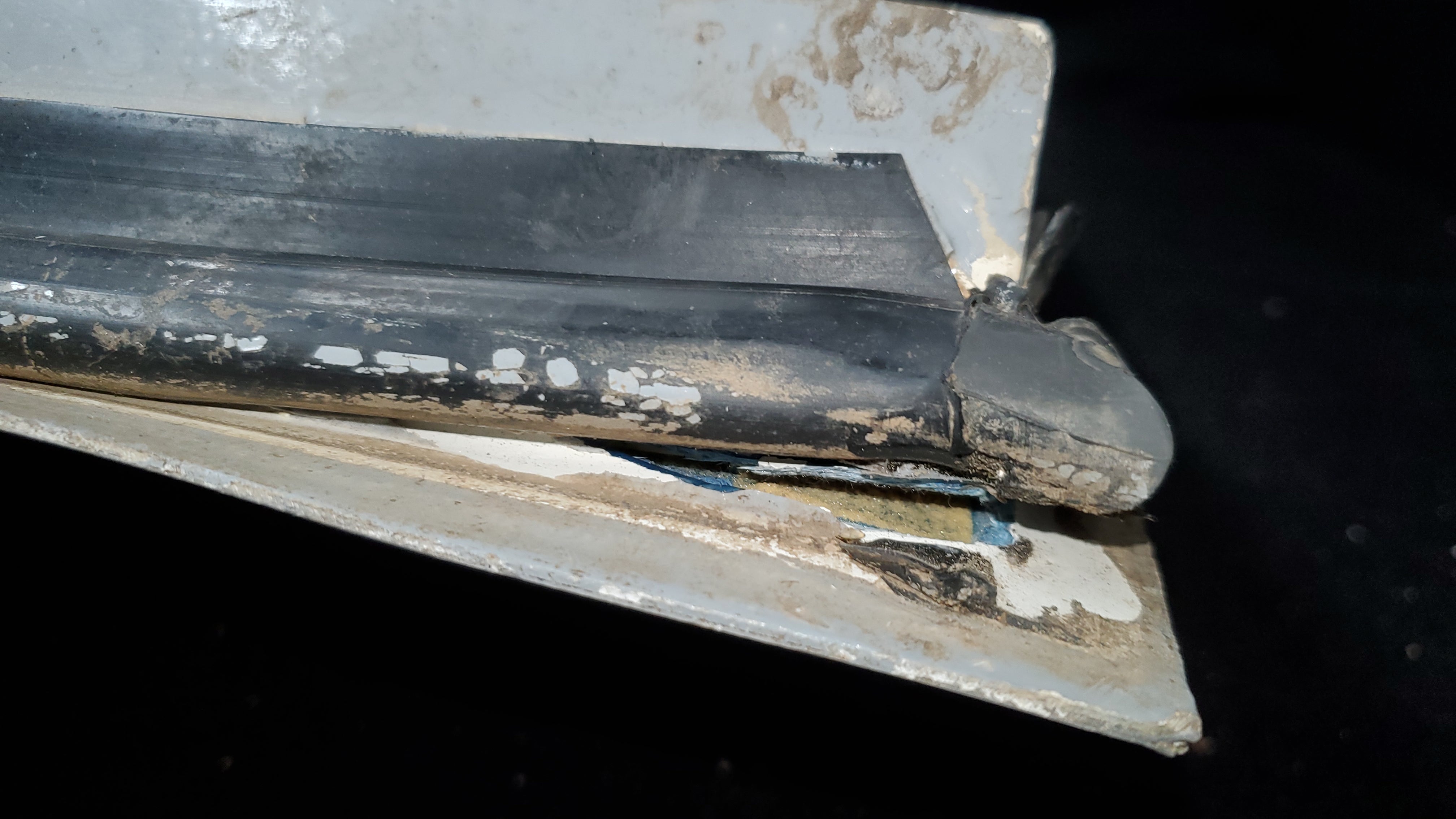 Cargo Door Assy - Lower - Cessna 208B Caravan - 5Y-RNA – Global