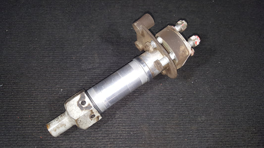 Main Landing Gear Axle - Cessna - CF-UPF