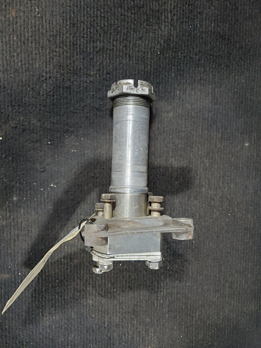 Main Landing Gear Axle Assy - Solid - Cessna - C-FLYX