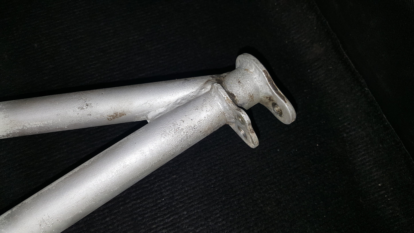 MLG Brace Assembly RH - Beechcraft - C-FJUO