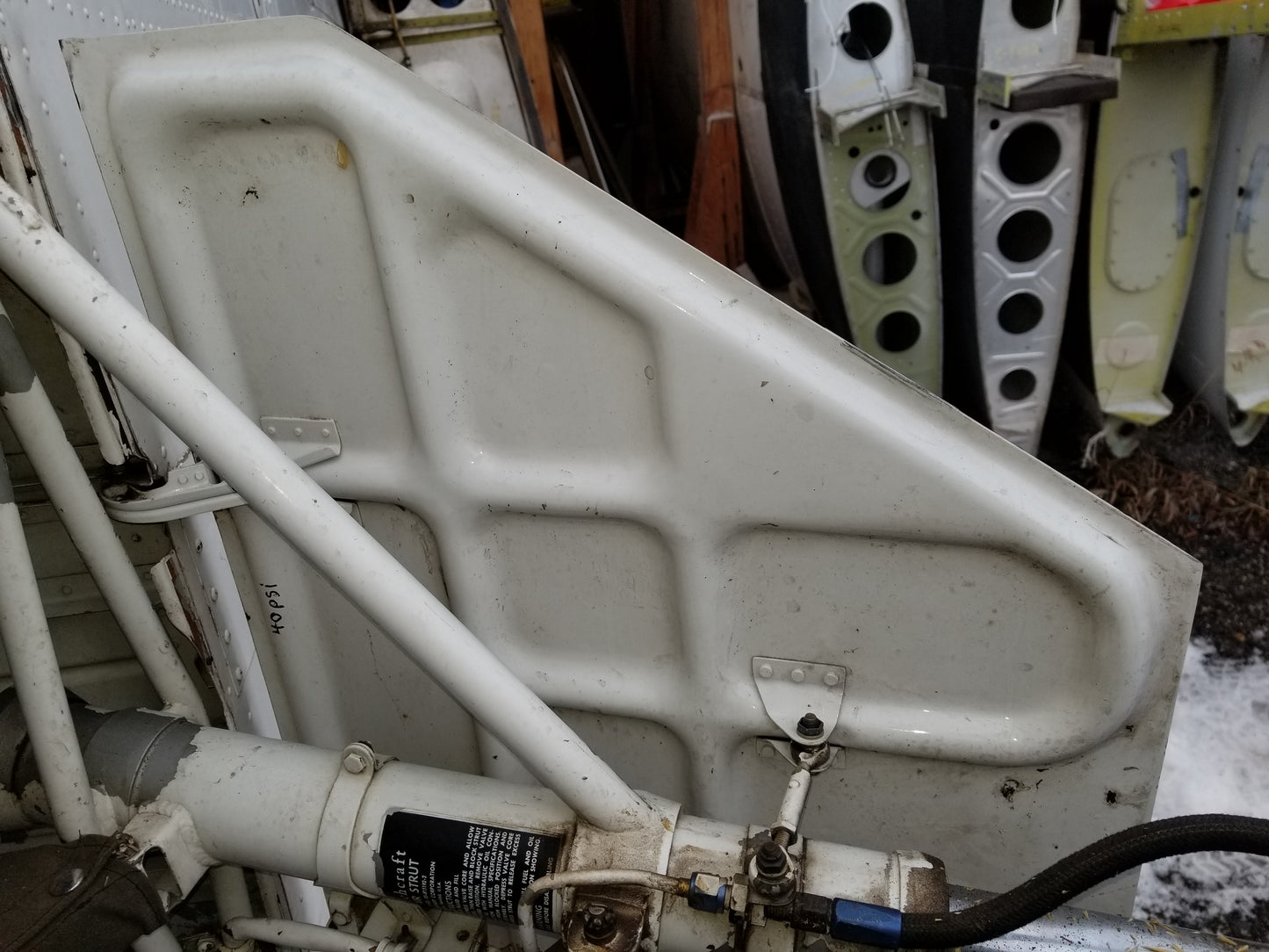 MLG Door Assy - RH OTBD - Beechcraft - C-FINV