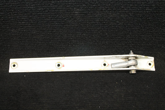MLG Door Bracket Inboard - Piper - C-FNCI