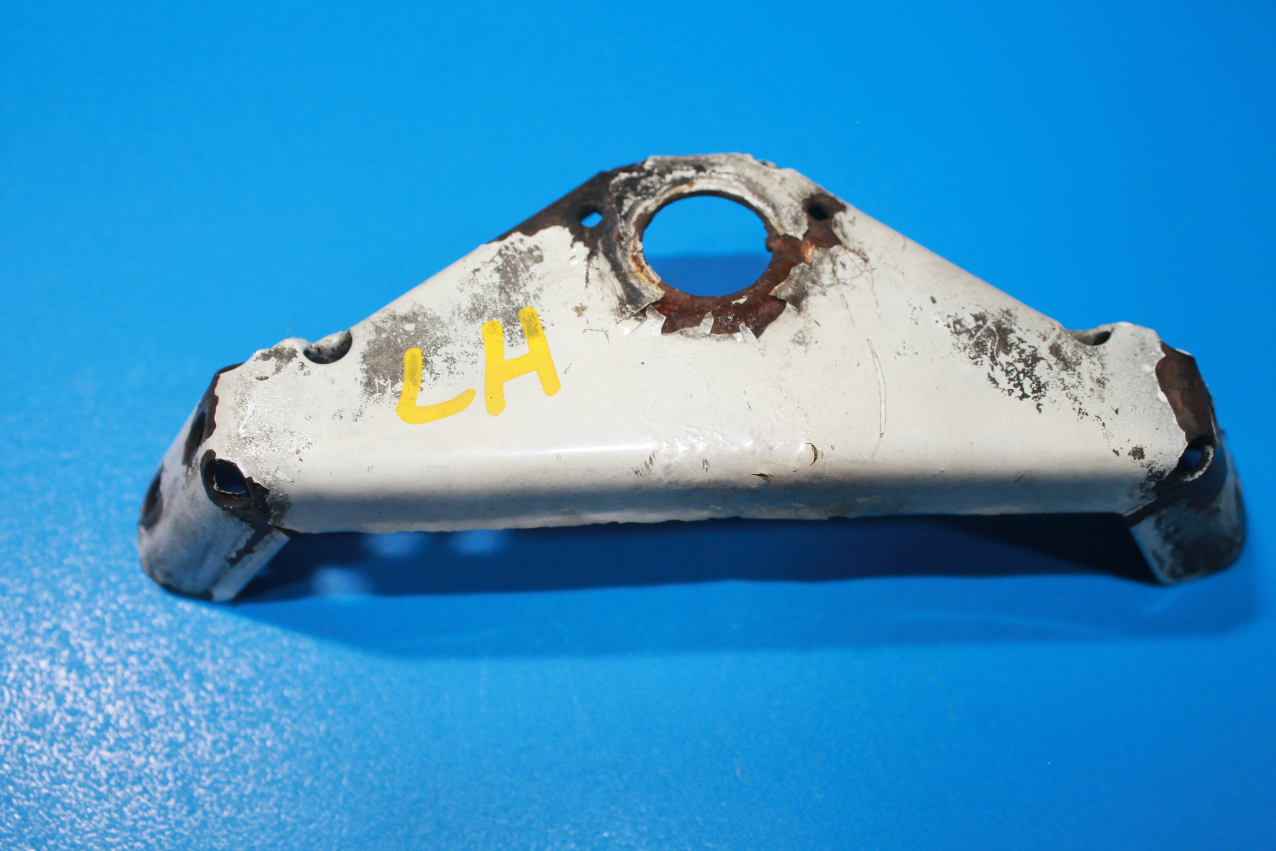 MLG Down Lock Switch Bracket LH - Piper - C-FNCI – Global Aircraft ...