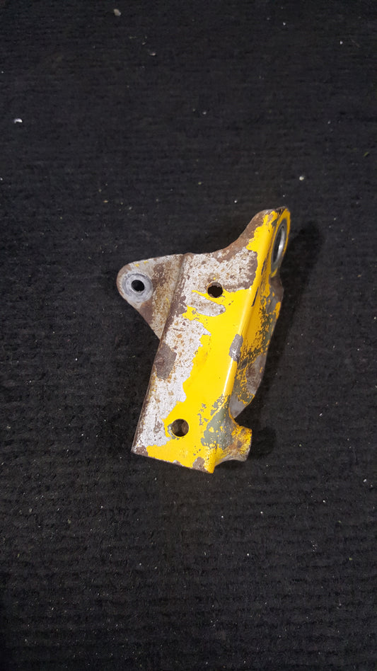 MLG Door Bracket - LH - Piper - C-FKYZ