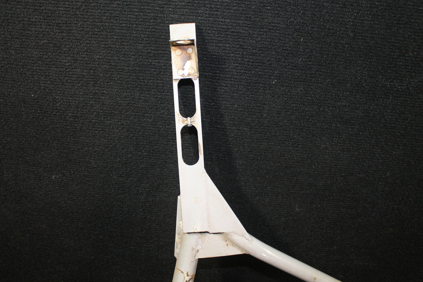 MLG Weldment Support LH - Beechcraft - C-FBPO