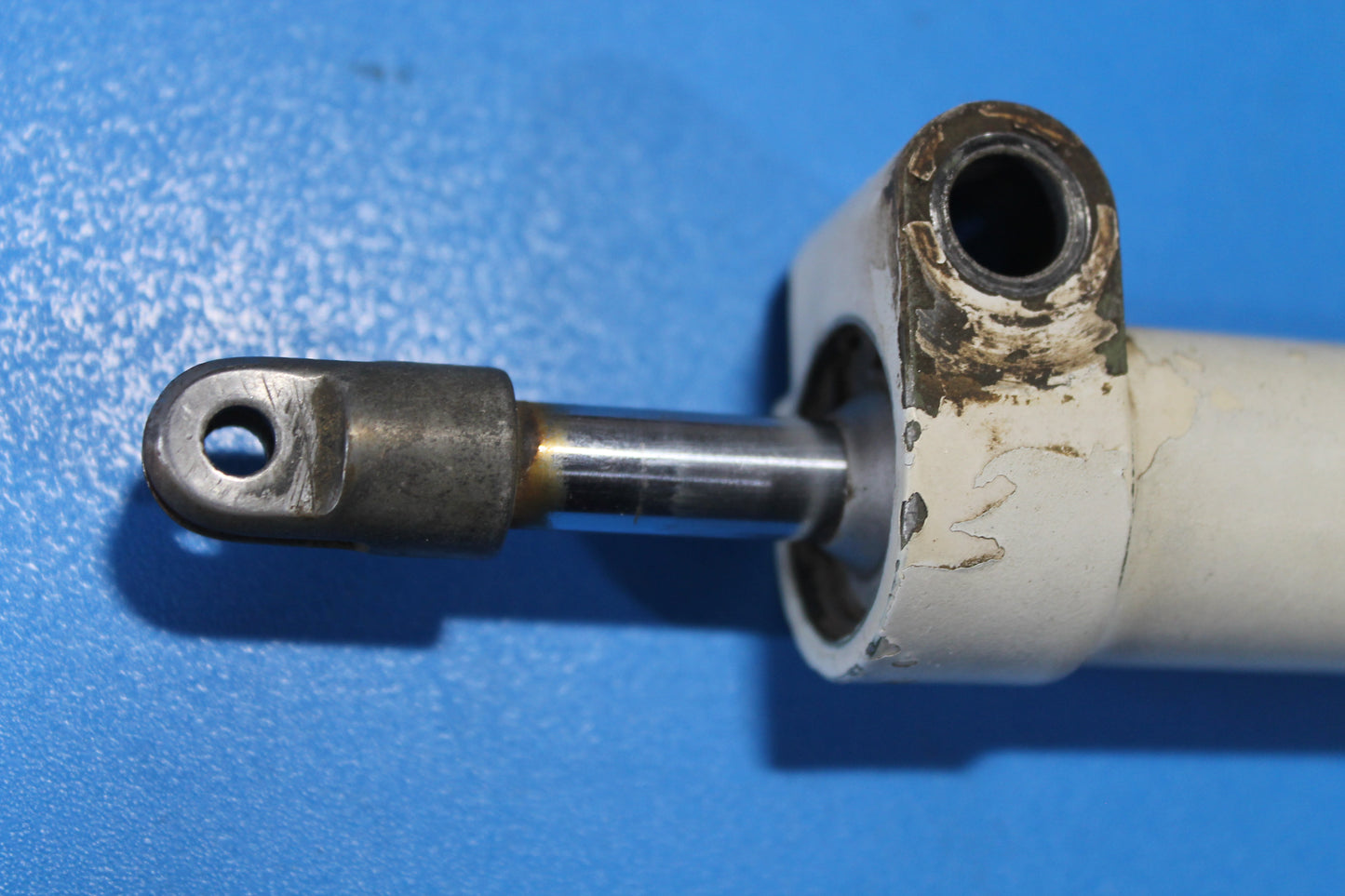 Shimmy Dampener Assembly - Beechcraft - CF-ZOS