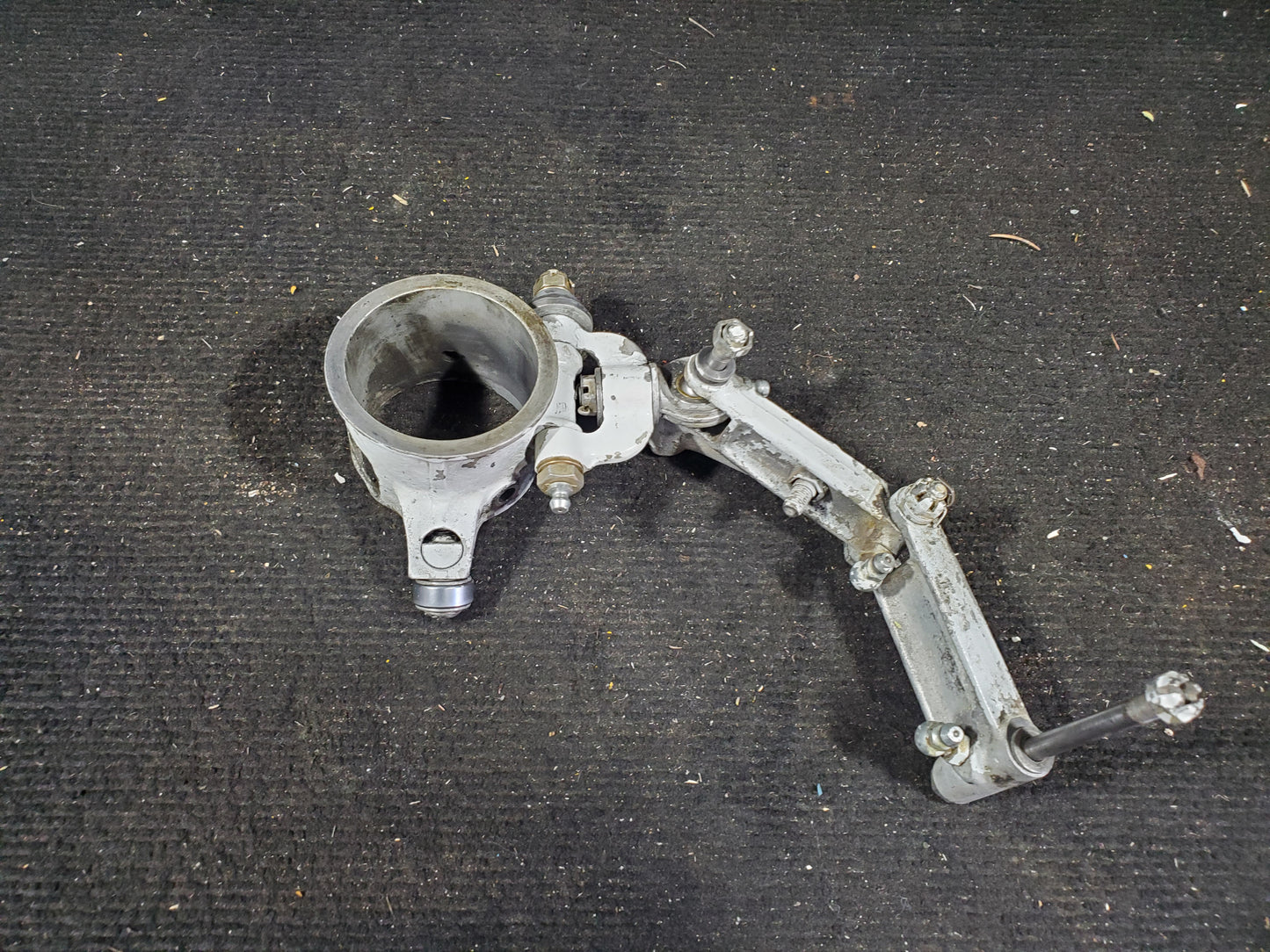 NLG Steering Yoke Assy - Beechcraft - C-FOZZ