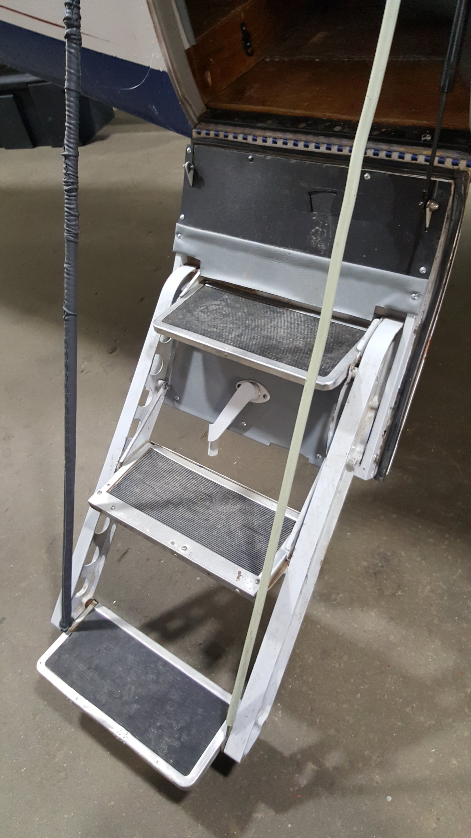 Door Steps 5YBUC (261707610) Global Aircraft Industries