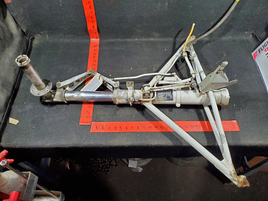 MLG Assy - RH - Beechcraft - C-FINV