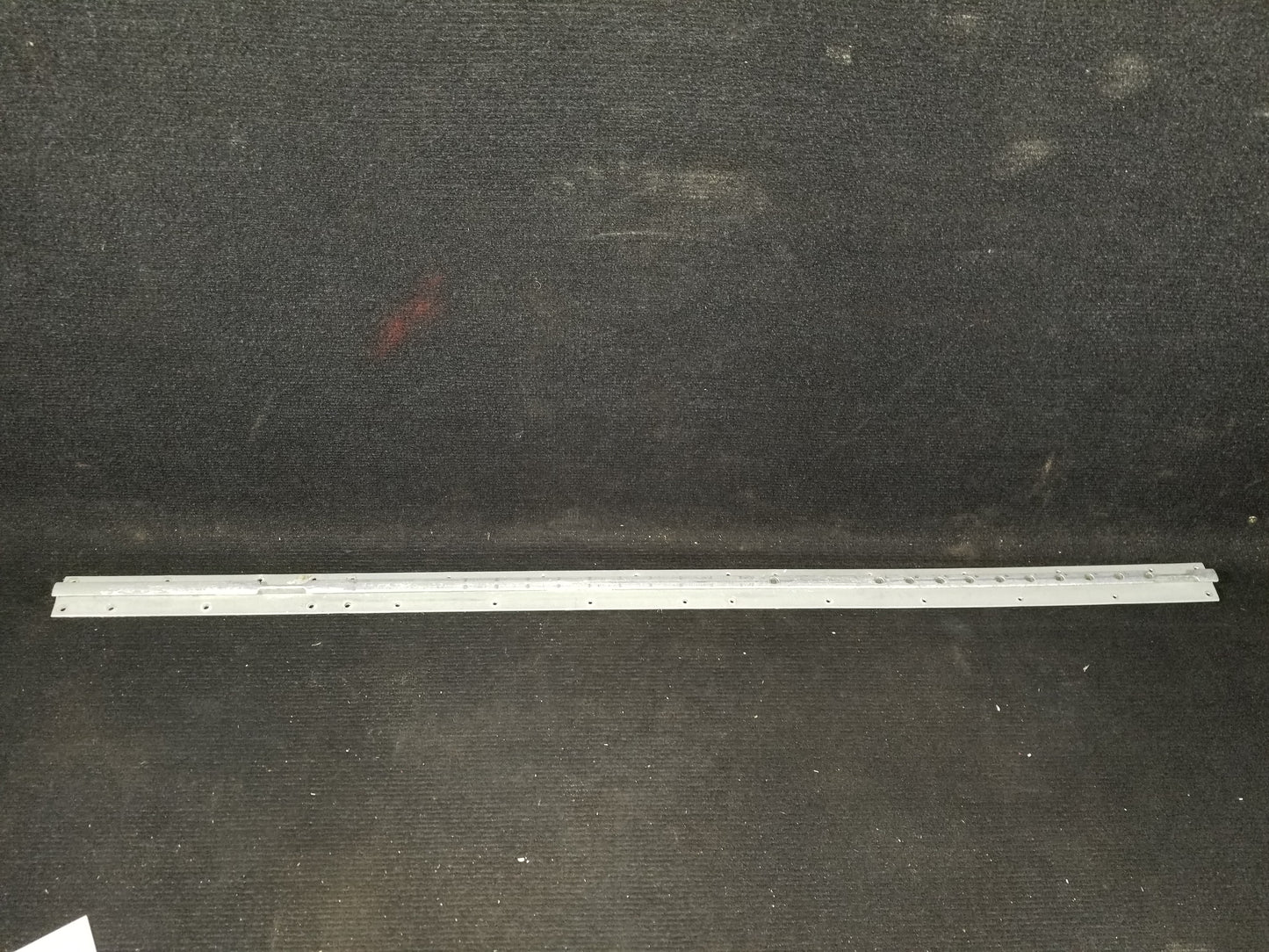 Seat Rail Co-Pilot LH INBD - Cessna - C-FKXV