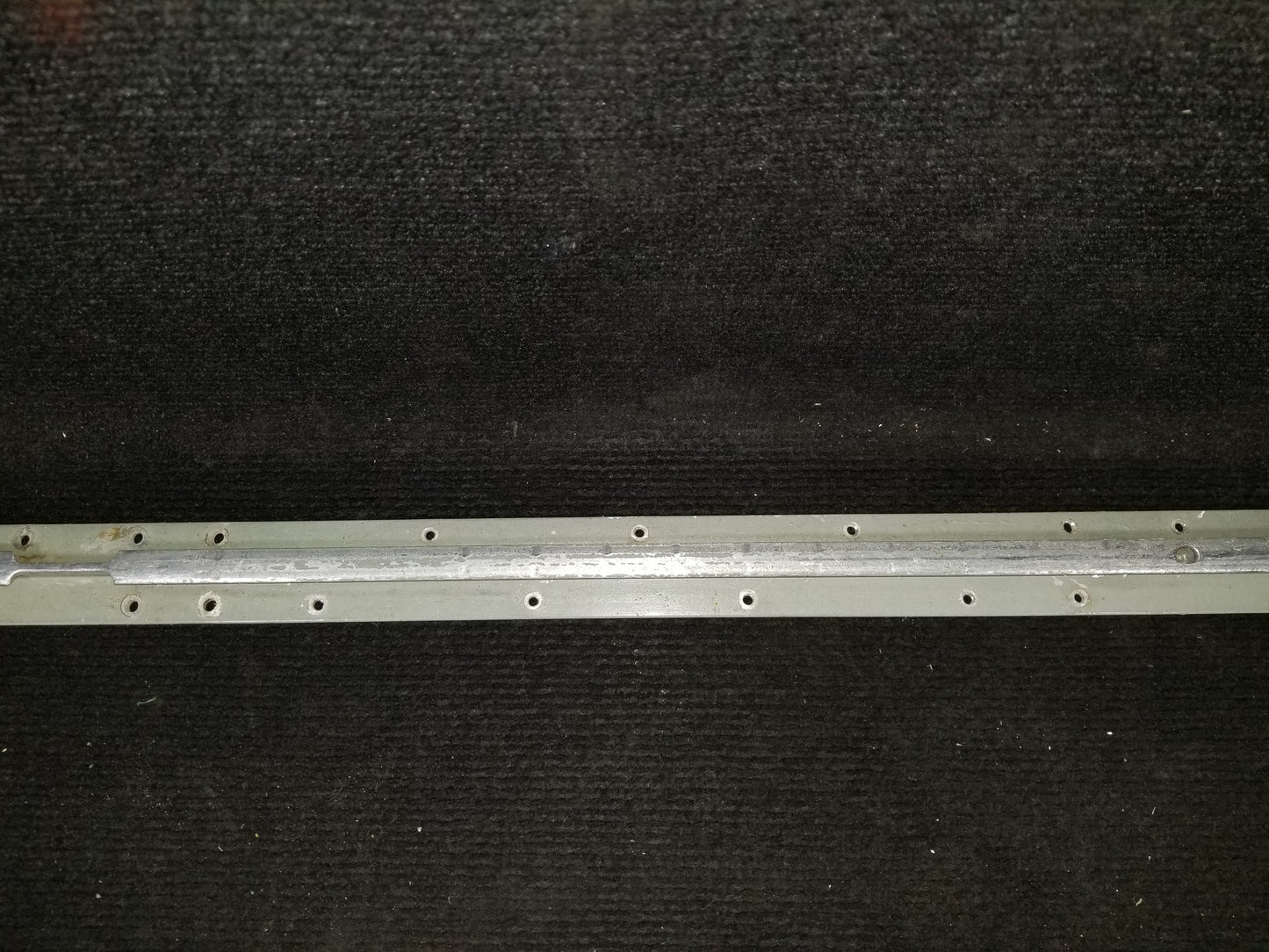 Seat Rail Co-Pilot LH INBD - Cessna - C-FKXV