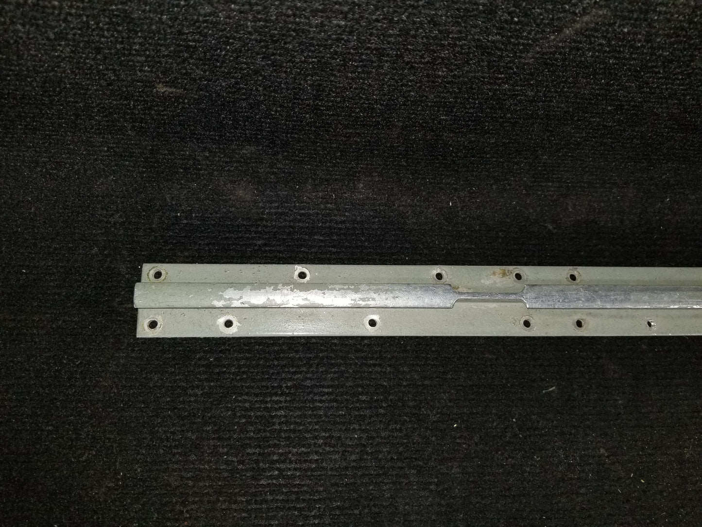 Seat Rail Co-Pilot LH INBD - Cessna - C-FKXV