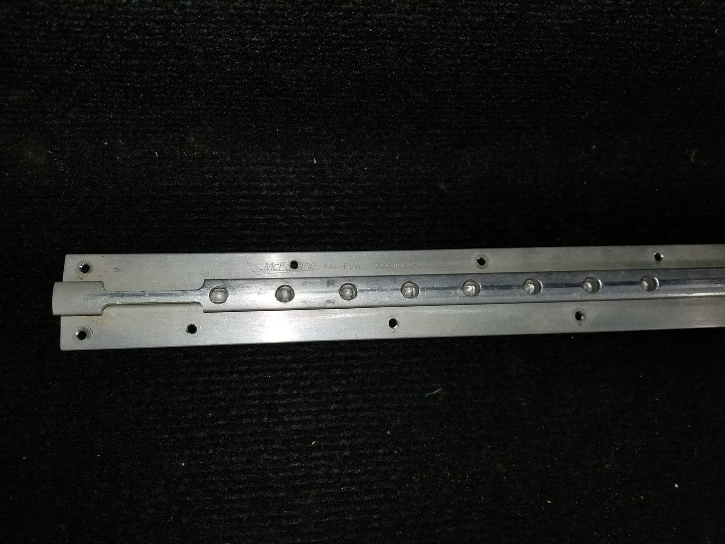 Seat Rail Pilot LH OTBD - McFarlane - C-FKXV