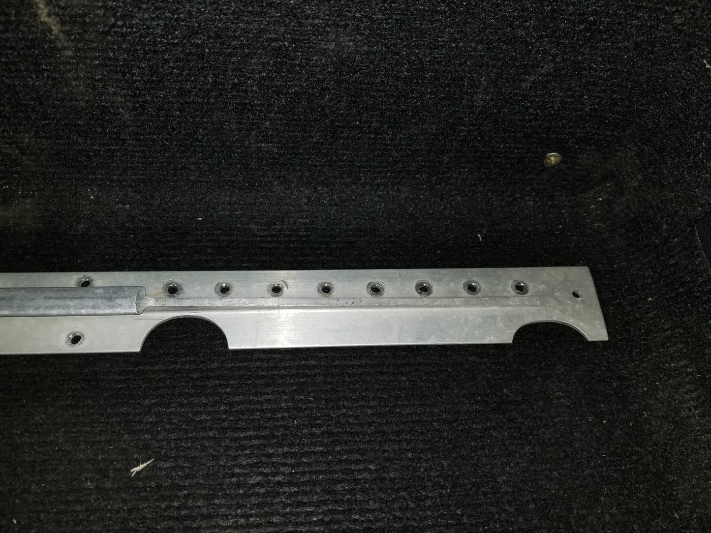 Seat Rail Pilot LH OTBD - McFarlane - C-FKXV