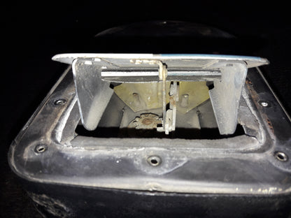 Ventilator Door and Activator assy - Piper - C-GAGZ