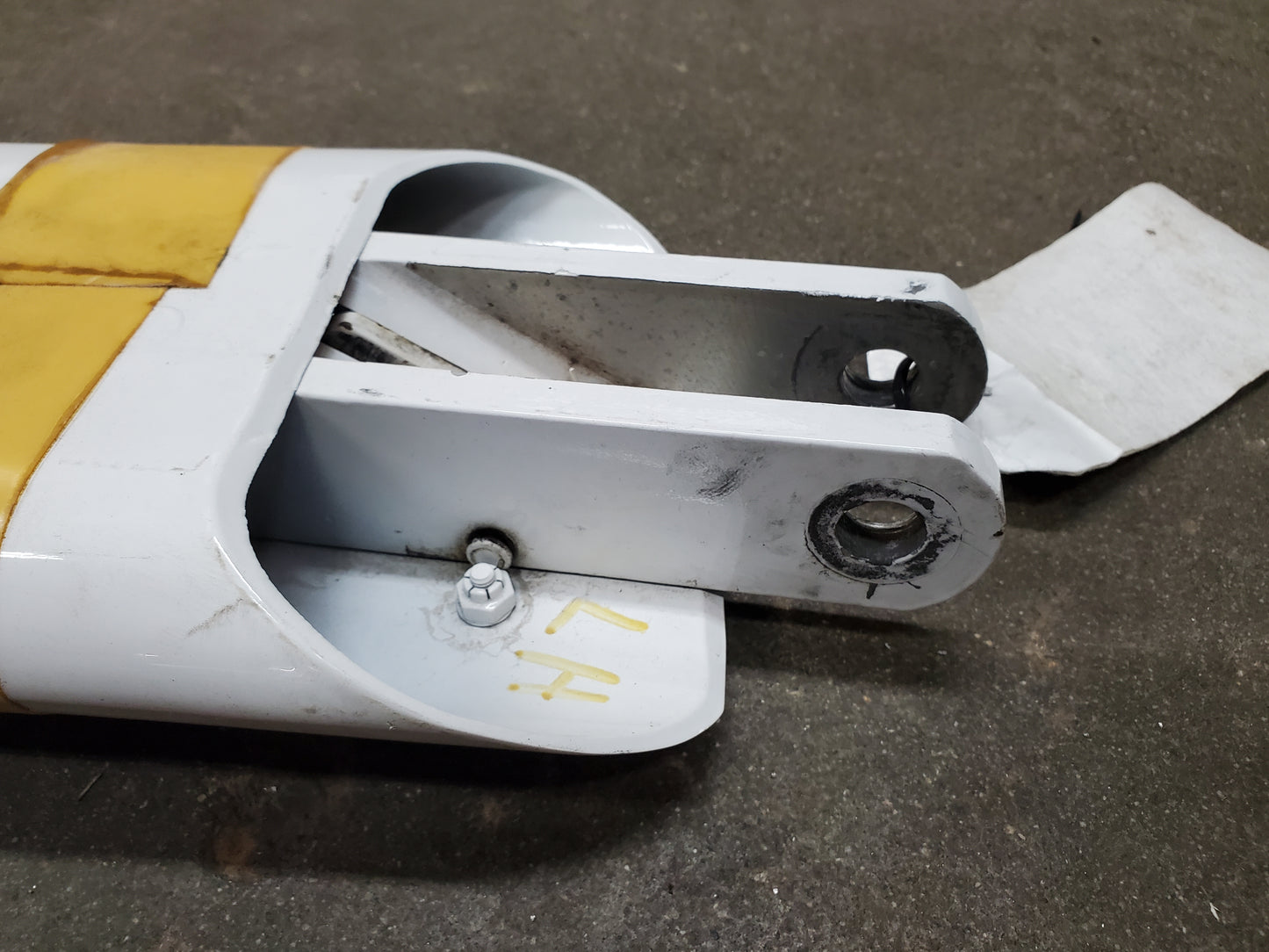Wing Strut LH - Cessna - C-FMKY
