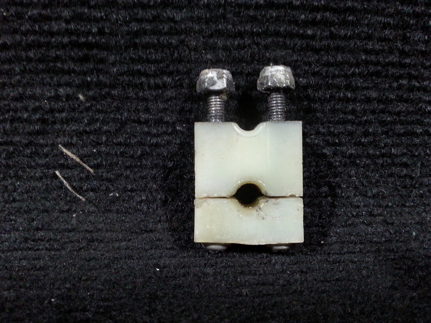 Cowl Flap Control Line Mount (clamp) - Cessna - C-FCDN