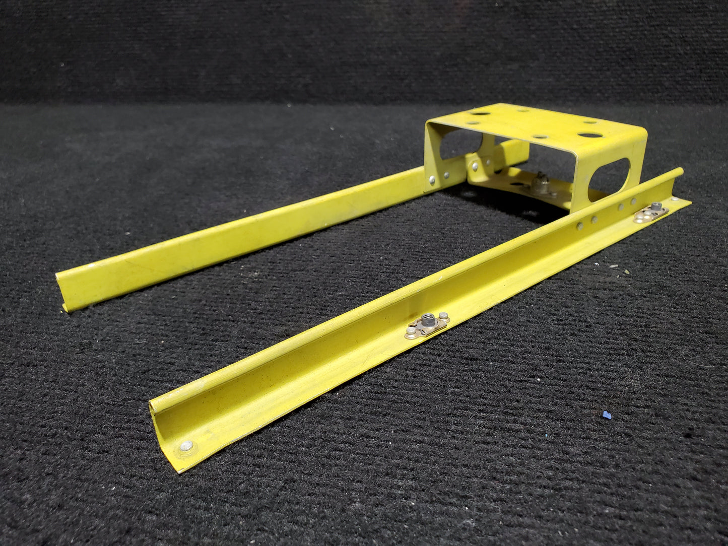 Fuel Strainer Mounting Stringer Assy - Piper - C-GHJG