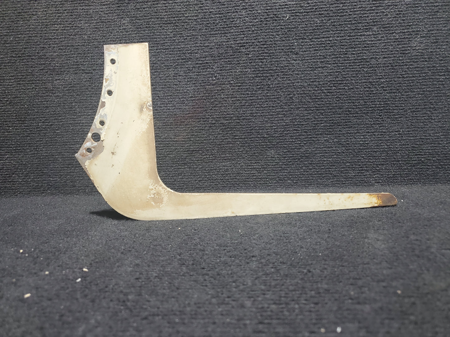 Bracket - Oil Cooler Mounting Lower - Cessna - 5Y-ZBW