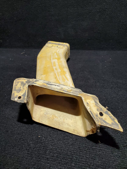 Fuel Drain Cover Outboard with Cargo Pod - Cessna - 5H-NWA