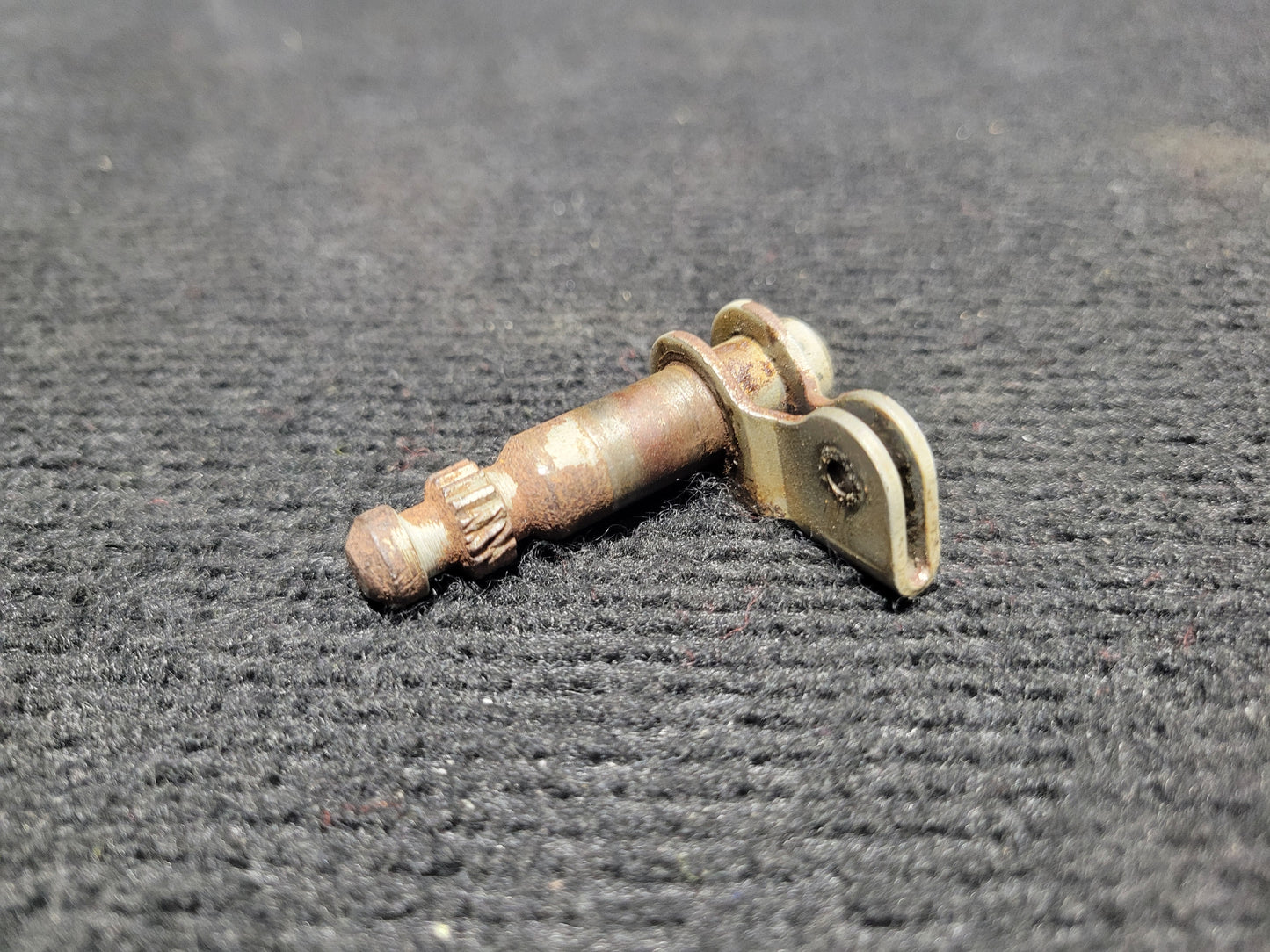 LH Door Shaft Assy - Cessna - C-FSWV