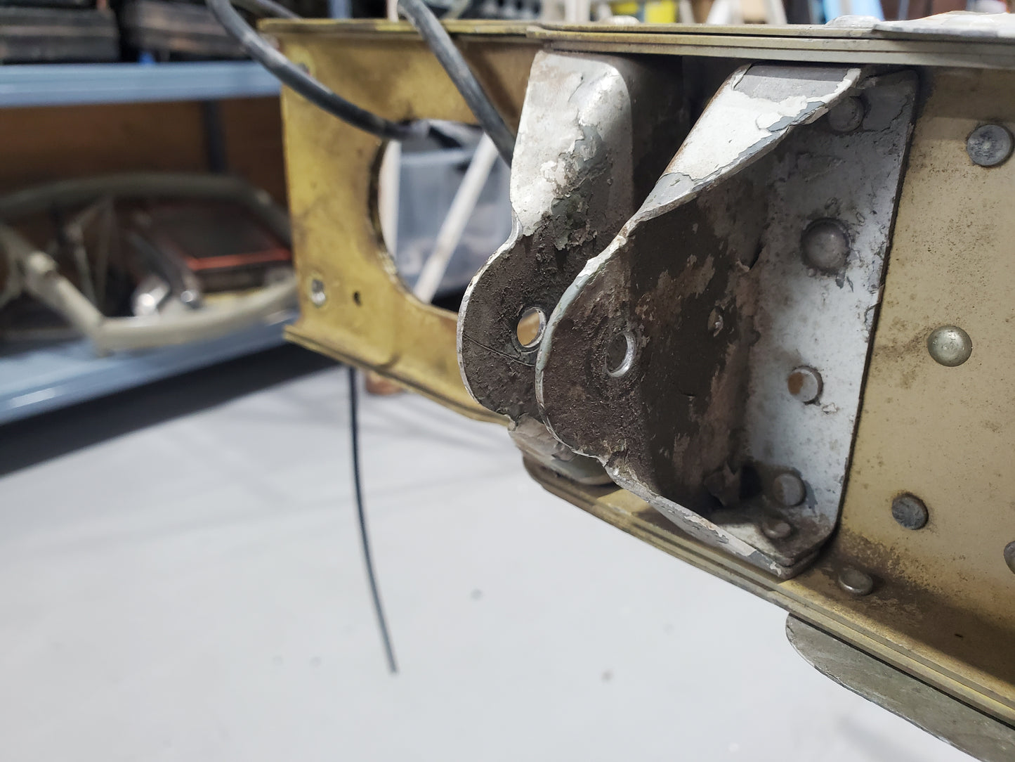 Fin Assembly with Dorsal - Cessna 185 - C-FJEZ