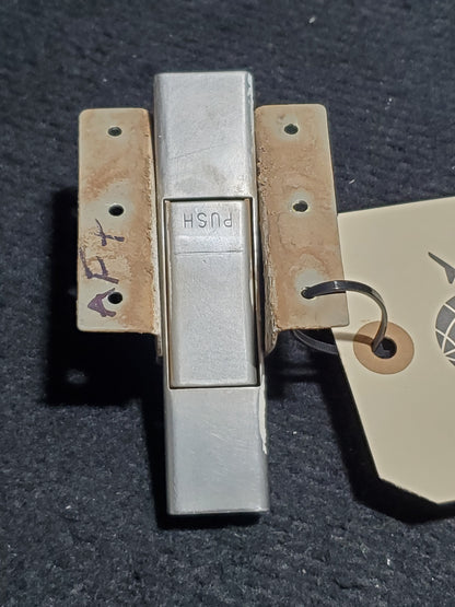 Bracket Assy - Door Latch - LH/RH Aft - Cessna - 5Y-OER