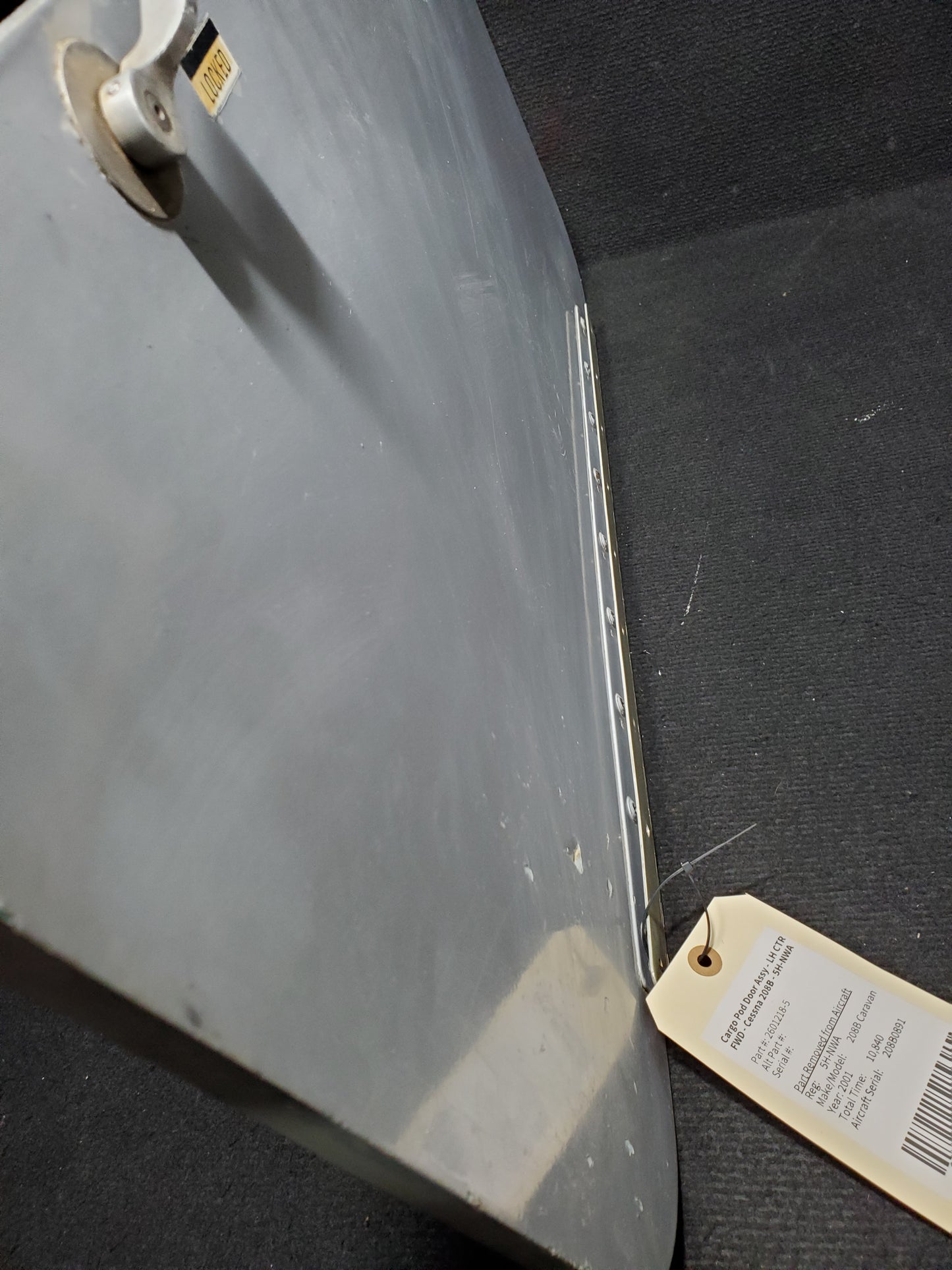 Cargo Pod Door Assy - CTR FWD - Cessna 208B - 5H-NWA