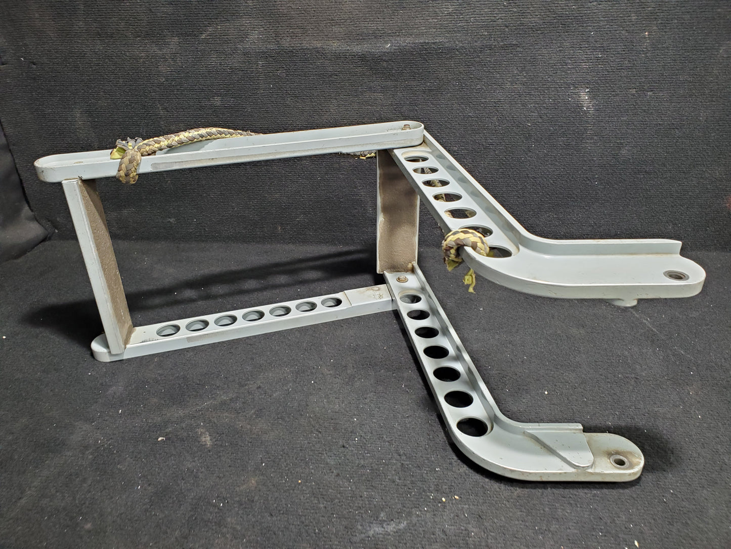 Crew Step Assembly - Cessna - 5H-NWA