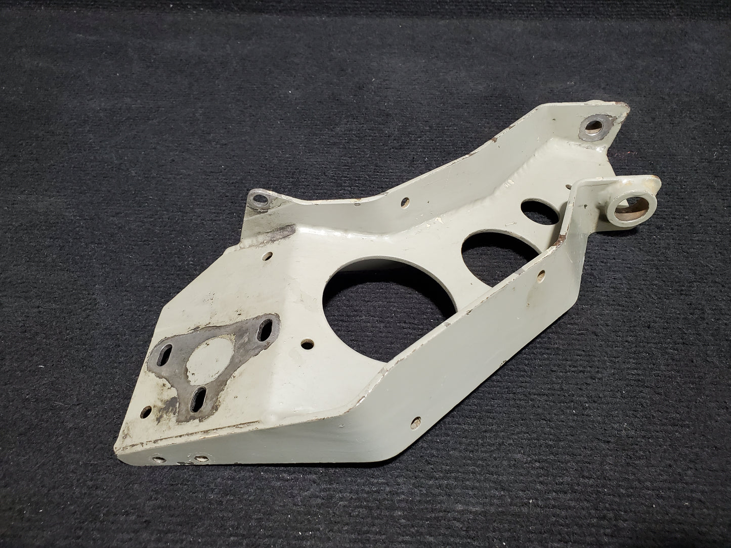 Bracket Assy 95 Amp Alternator - Cessna 208B - Unknown Origin
